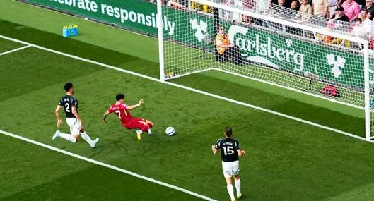 Luis Díaz macó gol con el Liverpool ante Arsenal en la Premier League. El colombiano sigue en modo goleador en el torneo de Inglaterra. 