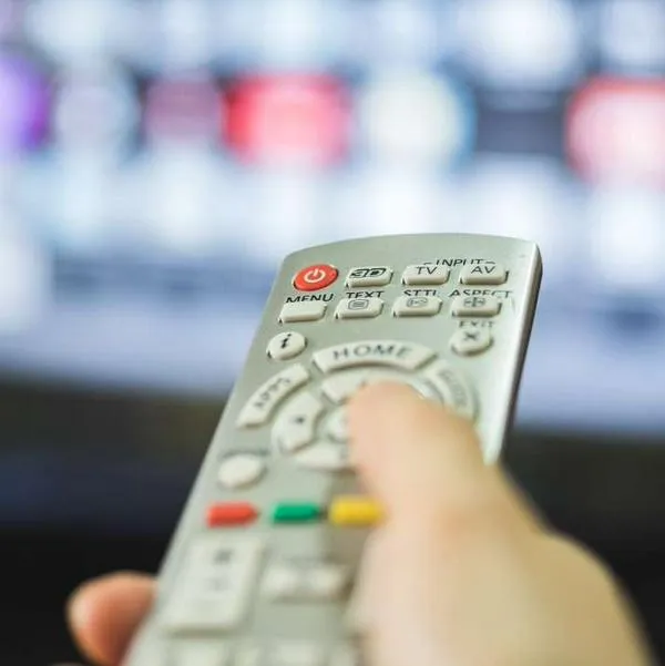 Foto de televisión, en nota de cuánto vale un anuncio de 30 segundos en radio o en televisión en Colombia 2025
