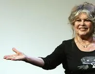 Brigitte Bardot defiende a Gérard Depardieu antes del fallo por agresión sexual