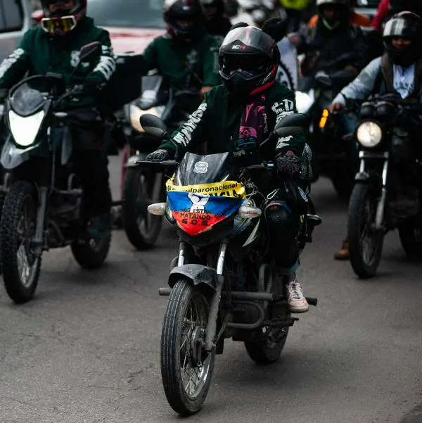 Foto de motociclistas, en nota de cuándo la policía puede inmovilizar moto en Colombia: esto cuesta la multa 2025