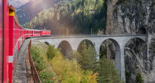 Colombiana reveló cuánto pagó por montar en tren rojo de Europa