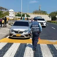 Taxista arrolló a agente de tránsito y lo dejó entre la vida y la muerte