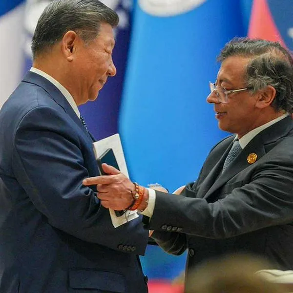 Por decisión de Gustavo Petro, Colombia inicia incierta Ruta de la Seda de China