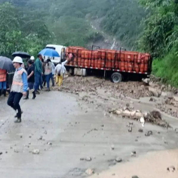 Derrumbe en vía Medellín-Quibdó causa cierre total; habría 3 personas sepultadas