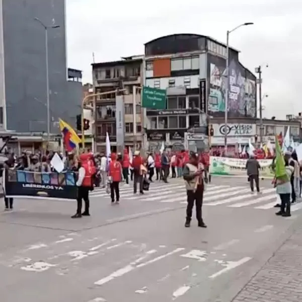 Protestas en Bogotá causan cierre de Transmilenio en carrera Décima y trancón