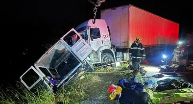 Nueve muertos y 10 heridos deja choque de miniván con camión en Brasil