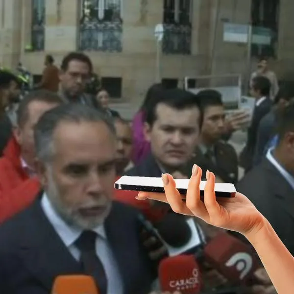 Armando Benedetti abordado acerca de unos chats con Gustavo Petro en el Congreso