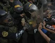 Boluarte nombra a su cuarto primer ministro en medio de nuevas protestas en Perú