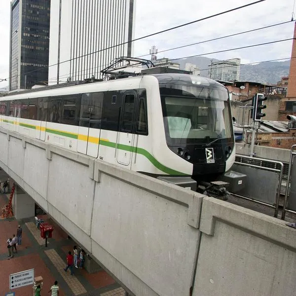 Cierres en metro de Medellín hoy por persona que cayó: estaciones afectadas