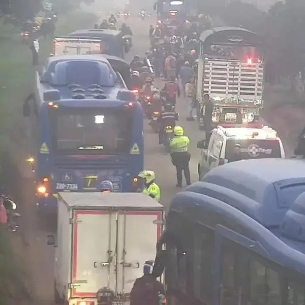 Avenida Boyacá: Motociclista murió en accidente con un SITP y un camión