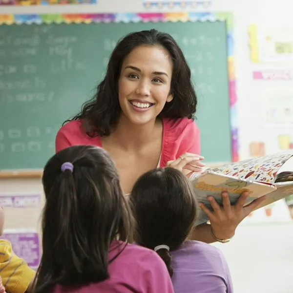Celebran maestros en Colombia: programa clave cumple 5 años construyendo educación
