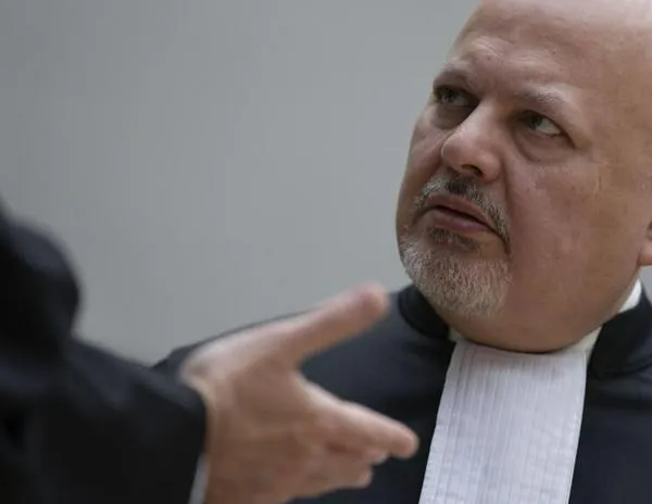 Investigado por conducta sexual inapropiada, el fiscal de la CPI cesa temporalmente sus funciones