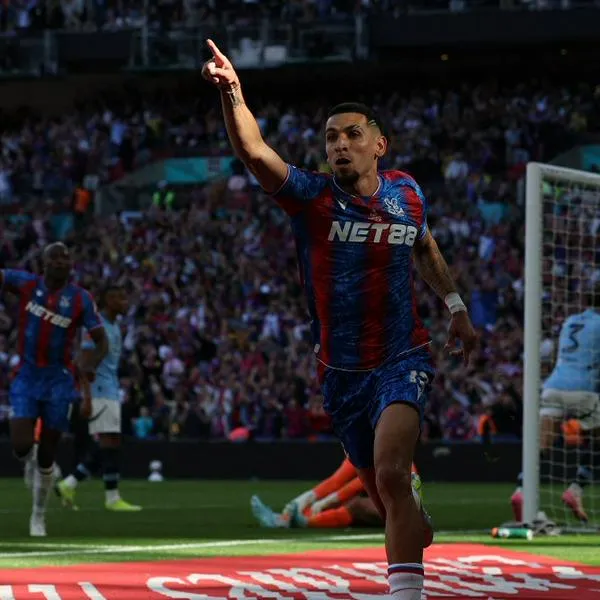 A Daniel Muñoz, campeón con Crystal Palace, le anularon gol ante Manchester City