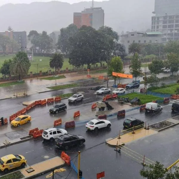Lluvia en tiempo real Bogotá hoy: aguacero en la ciudad causa trancones