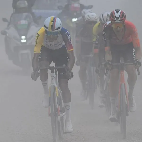 Giro de Italia 2025 etapa 9: caídas por sterrato y Egan Bernal por el liderato