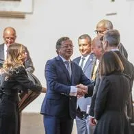 Petro llegó con su hija y Laura Sarabia para reunirse con el papa León XIV en El Vaticano. El mandatario lo invitará a que visite Colombia. 