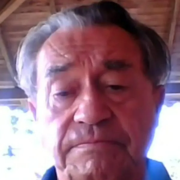 Carlos Lehder volvió a Posada Alemana tras 38 años y recreó icónica fotografía