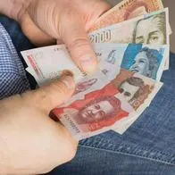 Foto de billetes colombianos, en nota de por qué los billetes son de distintos tamaños en Colombia: BanRep dio aclaración
