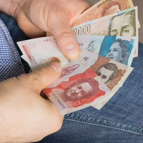 Foto de billetes colombianos, en nota de por qué los billetes son de distintos tamaños en Colombia: BanRep dio aclaración