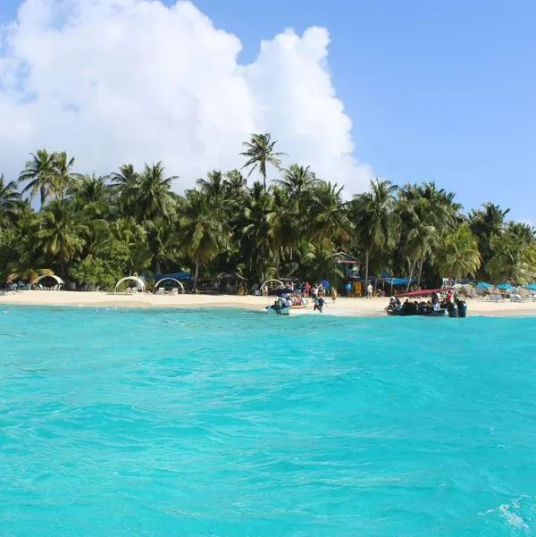 Foto de Jhonny Cay en San Andrés, en nota sobre  cuál es la mejor forma de viajar a San Andrés: hay alerta por planes turísticos