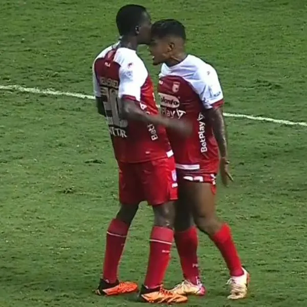 Harold Santiago Mosquera y Yílmar Velásquez en pelea en Santa Fe