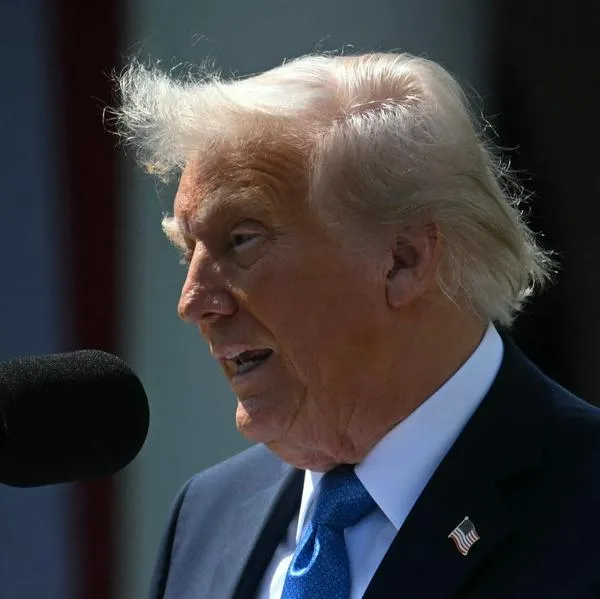 Donald Trump promulga la Ley de eliminación.