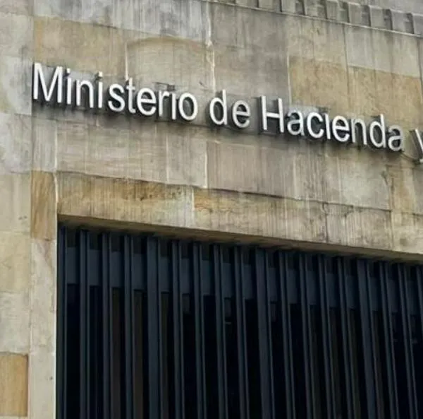 MinHacienda dice que 20 artículos de la reforma laboral tendrían impacto fiscal en Colombia; tres generan alerta