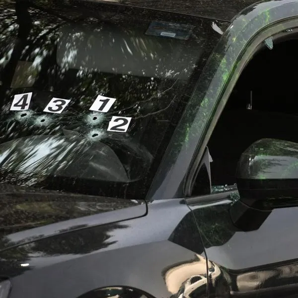 Evidence is marked at the crime scene of the killing of Jose Munoz and Ximena Guzman in Mexico city on May 20, 2025. Gunmen on a motorcycle shot dead Munoz and Guzman, an aide to Mexico City Mayor Clara Brugada, at a busy avenue in the capital on May 20, 2025, authorities said. (Photo by Zina DESMAZES / AFP)
