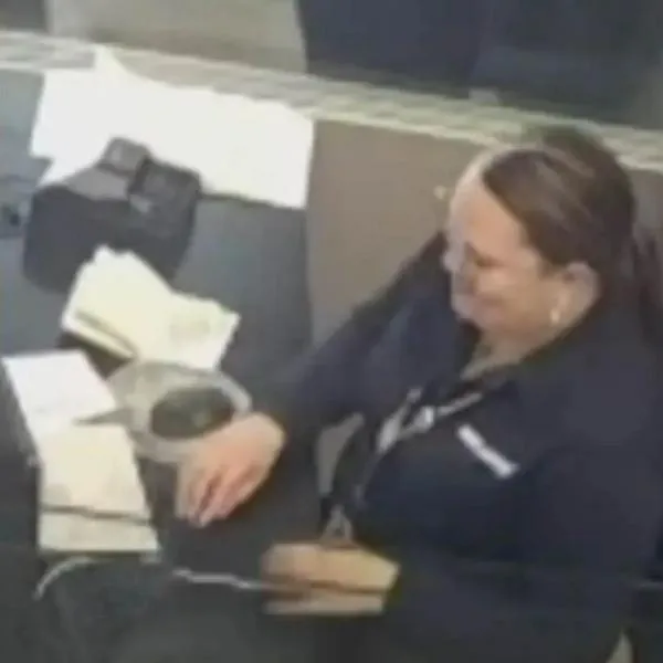 Video de funcionaria de Migración pidiéndoles plata a pasajeros en El Dorado