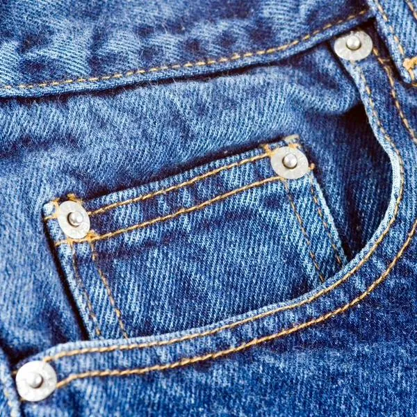 Foto de botones metálicos de jeans, en nota de para qué sirven los botones metálicos de los jeans: tiene función muy importante