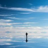 Foto de Salar de Uyuni, en nota de cuál es el lugar más plano del mundo: cerca de Colombia y se convierte en espejo