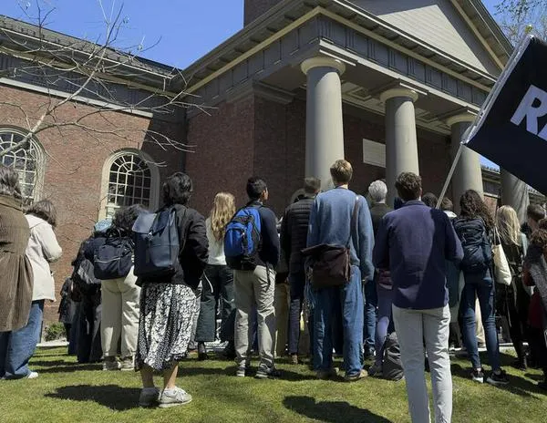 Gobierno de Trump impide a Harvard matricular a estudiantes extranjeros