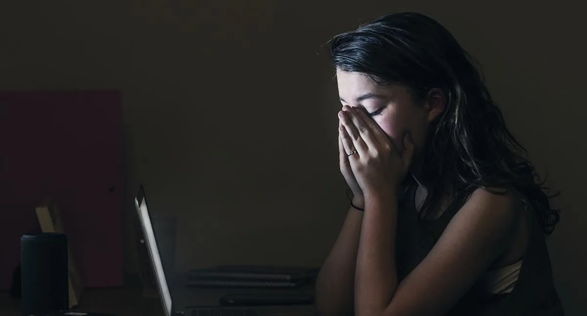 Mala noticia para menores de 28 años por crisis de dinero en su bolsillo