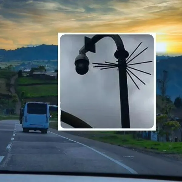 Foto de carretera y cámara de fotomulta, en nota de cuántas cámaras de fotomultas hay de Bogotá a Melgar aviso a conductores en vía