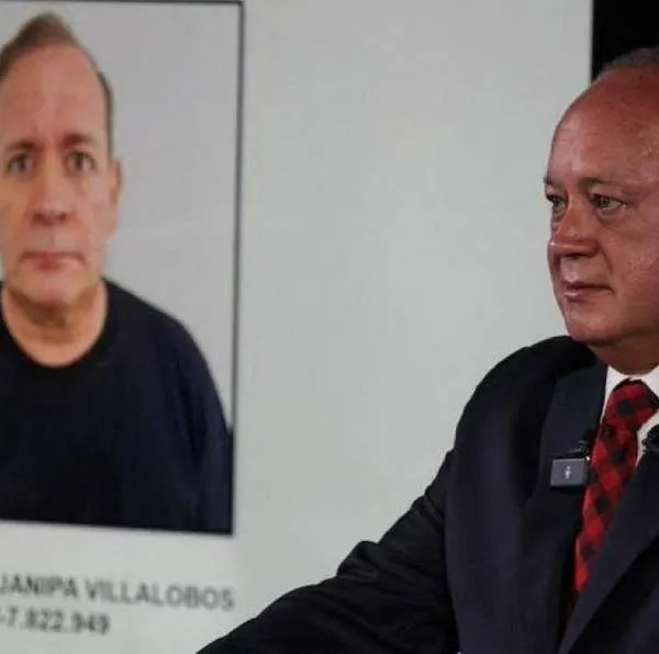 Diosdado Cabello con la imagen de Juan Pablo Guanipa detenido, aliado de María Corina Machado