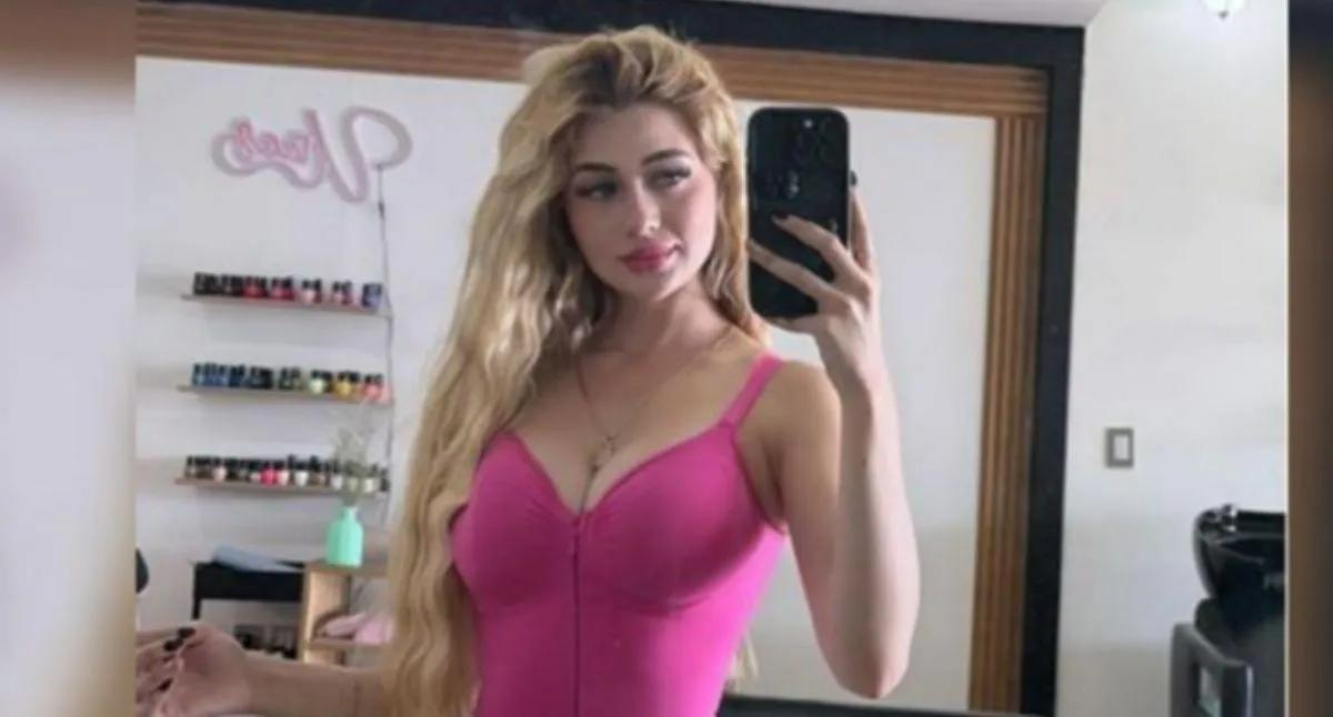 Caso de Valeria Márquez: ahijada de la influenciadora dejó un regalo frente al salón de belleza en el que fue asesinada en Zapopan, México.