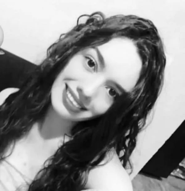 Joven madre muere en accidente, familia denuncia intento de robo.