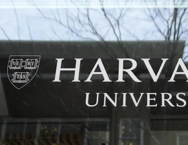 Harvard demanda a Trump por veto a estudiantes extranjeros