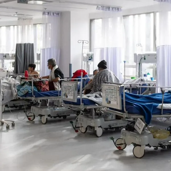 Bogotá declara alerta amarilla en red hospitalaria por congestión en urgencias 