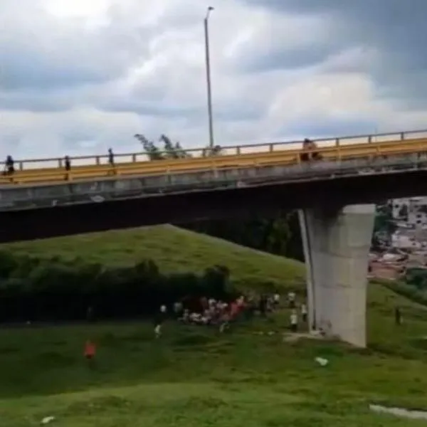 Puente en el que se presentó el accidente sobre La Línea, en Calarcá (Quindío). Detallaron el número de víctimas