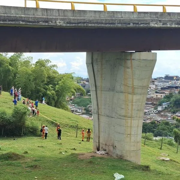 Puente Helicoidal de La Línea, donde un bus se volcó en Calarcá (Quindío) y dejó a varios estudiantes fallecidos