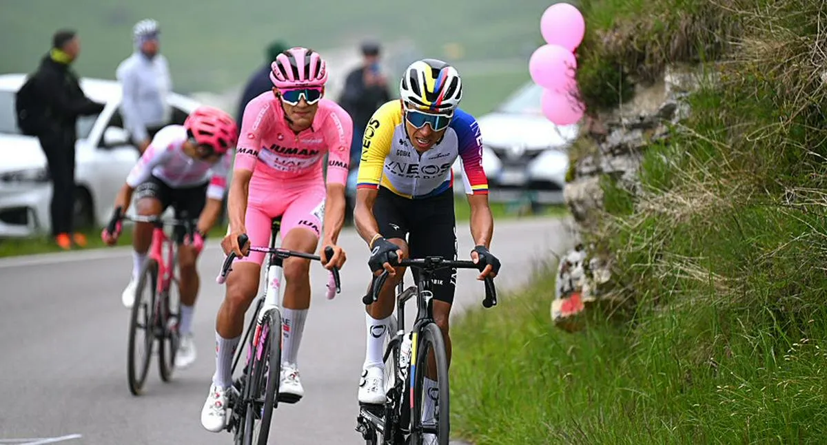 Giro de Italia hoy etapa 15: Egan atacó y Roglic se enredó en la jornada