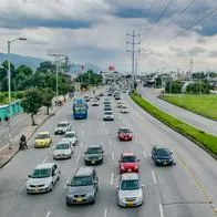 Foto de tráfico automotriz, en nota de dónde se debe conducir a 30 km/h en Colombia: estas son las vías sin tener multa