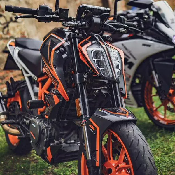 La empresa de motos KTM recibió una inversión de 800 millones de euros para salvarse de la quiebra y ahora será controlada por Bajaj.