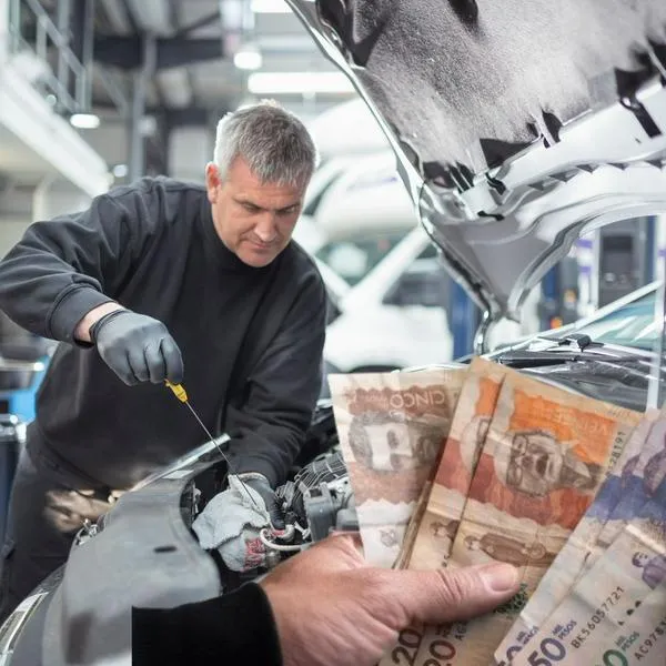 Carro en el mecánico