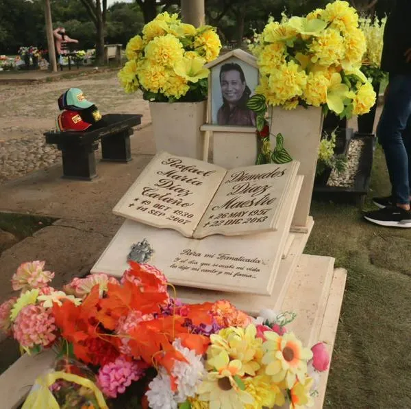 Las tumbas que rodean a Diomedes Díaz: santuario vallenato en Valledupar, fotos
