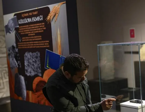 Hallan en Turquía un pan de 5.000 años de antigüedad y lo reproducen