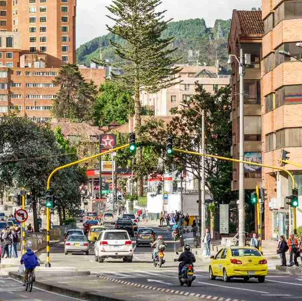en nota de cuánto es la multa por invadir el carril preferencial en carrera séptima, Bogotá