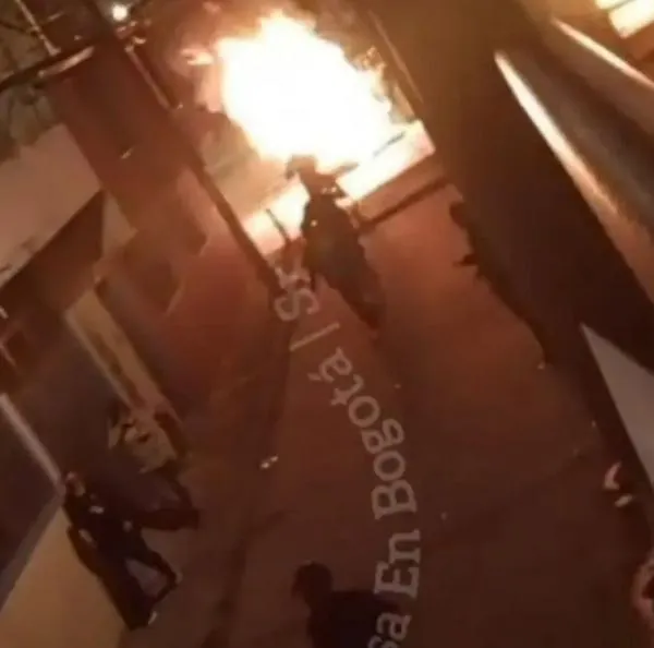 Disturbios en Bogotá: encapuchados atacaron CAI en Suba y hubo pánico