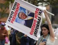 Miles marchan en apoyo a reformas, pero en menor número del esperado por Petro